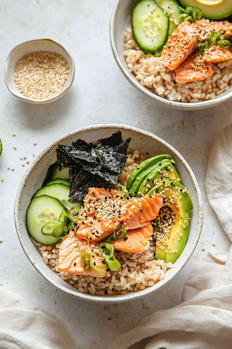 Indulge in a delicious, healthy meal with this flavorful baked salmon sushi bowl recipe. Packed with fresh ingredients and vibrant colors, this dish is as pleasing to the eye as it is to the palate. The tender baked salmon pairs perfectly with the tangy rice vinegar dressing and creamy avocado slices. Whether you're looking for a light lunch or a satisfying dinner option, this sushi bowl has you covered. Give it a try and treat yourself to a culinary experience that combines simplicity with soph Salmon Sushi Bowl Recipe, Baked Salmon Sushi, Spicy Salmon Bowl, Rice Vinegar Dressing, Salmon Sushi Bowl, Best Baked Salmon, 2025 Inspiration, Salmon And Avocado, Sushi Bowl Recipe