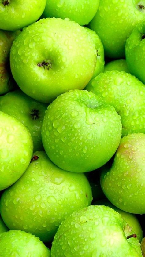 Fruits Images, Green Apples, Fruit Wallpaper, Fruit Photography, Eat Clean, Granny Smith, Greens Recipe, Delicious Fruit, Happy Days