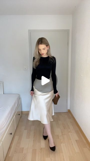 𝐿𝑎𝑢𝑟𝑎 𝑀𝑒𝑙𝑜𝑑𝑖𝑒 𝐿𝑢𝑡𝑖𝑞 † on Instagram: "do you prefere elegant or casual outfits? or something totally different? #elegantoutfits #elegance #classyoutfit #modesty" Modest Style Outfits, Outfit Tricks, Modest Clothes, Modest Style, Style Outfits, Modest Outfits, Modest Fashion, Classy Outfits, Dream Closet