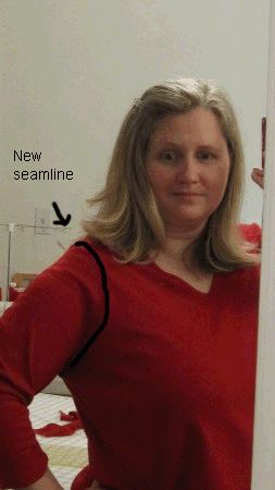 Altering the shoulder seam Shirt Alterations, Clothing Redo, Altered T Shirts, Pattern Alterations, Redo Clothes, Clothes Tips, Sewing Seams, Sewing Tops, Outfit Hacks