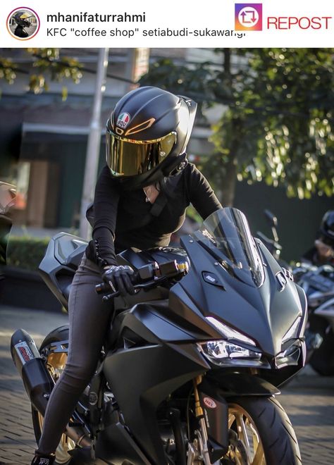 Girls Motorcycle, Bugatti Veyron Super Sport, Boy Bike, Biker Photoshoot, Motorcycle Aesthetic, Female Biker, Bike Photoshoot, Girls On Bike