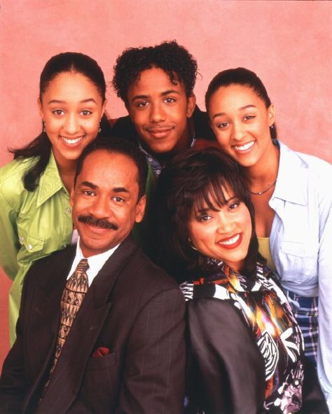 Sister, Sister (TV Series 1994–1999) photos, including production stills, premiere photos and other event photos, publicity photos, behind-the-scenes, and more. Sister Sister Show, Sisters Tv Show, Shar Jackson, Tamara Mowry, Marques Houston, Black Sitcoms, Tia And Tamera Mowry, Ashley Mary Kate Olsen, Black Tv Shows