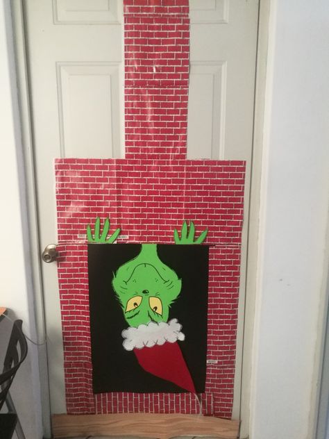 Grinches Lair Door, Grinch Poster Ideas, Grinch Porta, Urban Rugs, Door Decorations Classroom Christmas, Rustic Tableware, Classroom Christmas Decorations, Grinch Decorations, Christmas Classroom Door