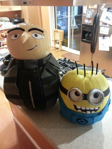 Gru and Minion pumpkins. Gru Pumpkin Carving, Gru Pumpkin Painting, Gru Pumpkin, Minion Pumpkin Painting, Minion Trunk Or Treat, Minions Decorations, Gru And Minions Pumpkins, Bob The Minion Pumpkin, Evil Minion Pumpkin