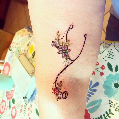 Danty floral tattoo Nurse Flower Tattoo, Veterinary Tattoo, Healthcare Tattoos For Women, Nursing Tattoo, Nurse Tattoo Ideas, Nursing Tattoos, Healthcare Tattoo, Stethoscope Tattoo, Caduceus Tattoo