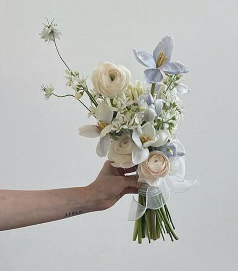 Non Rose Wedding Bouquet, Wedding Simple Bouquets, Wedding Bouquets Petite, Posy Bouquet Bridesmaid, Small Modern Bouquet, Wedding Bouquet Small Simple, City Hall Wedding Bouquet, Beach Wedding Bouquet Ideas Simple, Small Blue Bridal Bouquet