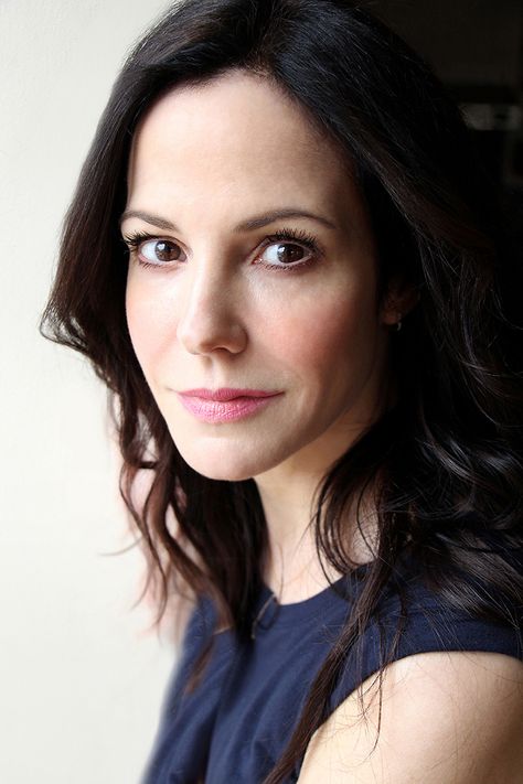 Try not to tear up a little as Mary-Louise Parker reads a letter from her debut book, Mary Karr, Mary Louise Parker, Musa Fitness, Actor Headshots, True Winter, Famous Women, Celebrities Female, Actors & Actresses, Beautiful People