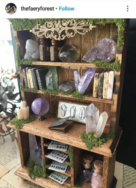 Spells In A Jar, Mini Sala, Mini Creations, Witchy House, Crystal Cabinet, Crystal Shelf, Room Box Miniatures, Witch Cottage, Haunted Dollhouse