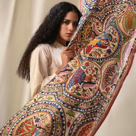 Madhubani kantha work Dupatta Kantha Embroidery Dupatta, Traditional Kantha Embroidery Designs, Sohni Mahiwal, Kantha Embroidery Designs, Kantha Embroidery Saree, Kantha Work Dupatta, Kurta Designs Women Casual, Kantha Work Sarees, Kantha Cloth