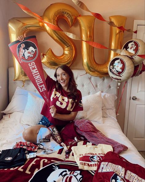 College decision day #fsu #floridastateseminoles #college Fsu Bed Decorating, College Choice Reveal Ideas, Bed College Decision, Fsu Bed Party, College Commitment Pictures Bed, Florida College Aesthetic, Decision Day Pictures, Decision Day College Pictures, College Decision Bed