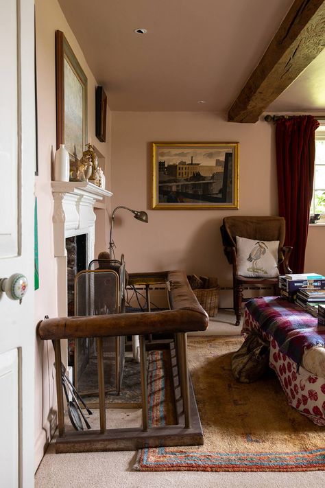 Munich Apartment, Pink Dining Room, Farrow And Ball Bedroom, Farrow And Ball Living Room, Setting Plaster, Farrow Bal, Cornish Cottage, Pink Rooms, Bedroom Colour