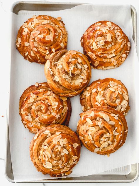 Almond Cream Brioche Buns Almond Cream Brioche Buns, Brioche Rolls Ideas, Almond Brioche Buns, Filled Brioche Buns, Brioche Buns Ideas, Bread With Filling, Almond Buns, Almond Brioche, Breakfast Buns