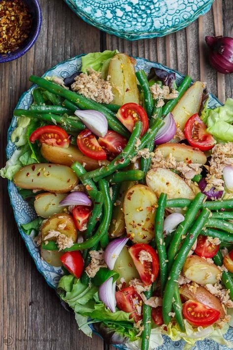 Spanish Potato Salad, Recipe With Tuna, Salad With Potatoes, Salad With Tuna, Mediterranean Salad Recipe, Spanish Potatoes, Beans And Tomatoes, Potatoes And Green Beans, The Mediterranean Dish