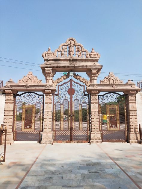 carving in gate Temple Entrance Gate Design, Mandir Gate Design, Temple Gate Design, Temple Elevation, Pillar Arch, House Pillar Design, Marvellous Creations, Temple Entrance, Gazebo Garden