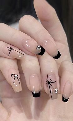 Black Classic Nails, Summer Chique, Nails Design With Rhinestones, Blue Nail Designs, Pearl Nails, Trendy Nail Design, Design Nail, Luxury Nails, Nail Designs Spring