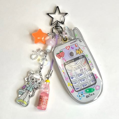 How To Put Phone Charms, Kidcore Keychain, Flip Phone Keychain, Keychain Trinkets, Kawaii Keychains, Art Fair Booth, Keychain Kawaii, Letter Organizer, Cool Keychains