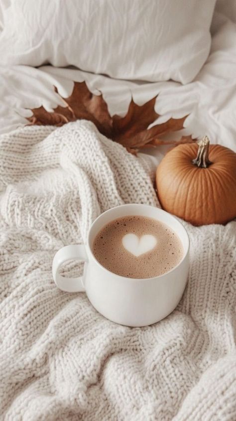 Cream Fall Aesthetic, Simple Fall Aesthetic, November Aesthetic Cozy, Soft Autumn Aesthetic, Aesthetic Fall Coffee, Kosmetyki Mary Kay, November Wallpaper, Cute Fall Wallpaper, Fall Background