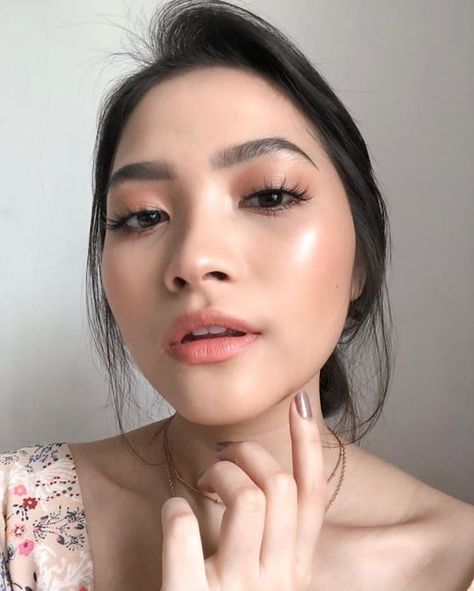 Graduation Look Makeup, Asian Wedding Makeup, Simple Makeup Natural, Soft Eye Makeup, Nose Makeup, Graduation Makeup, Simple Makeup Looks, Photoshoot Makeup, Glamour Makeup