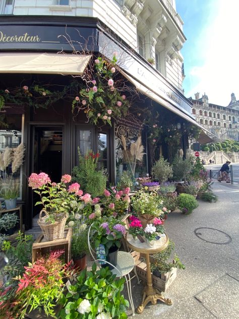 Parisian Flower Shop, Paris Flower Shop, Florist Aesthetic, Florist Cafe, Flowers In Paris, French Florist, Paris Roads, Floral Cafe, Twst Oc