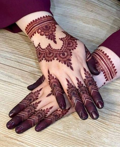 Mehndi ✨Heena ✨ Mehndi Design Back Hand New, Simple Henna Back Hand, Instant Mehndi Designs, Back Hand Henna Designs Bridal, Mahndi Desain Simple, Mehndi Design For Right Hand, Kafif Design Simple, Indian Mehndi Designs Simple, Mahndi Pic