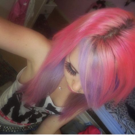 Pink Scene Hair, Scene Girl Hair, 2000s Scene Kids, Frutiger Metro, Weird Girl, 2000s Scene, Light Pink Hair, Emo Scene Hair, Dyed Hair Inspiration