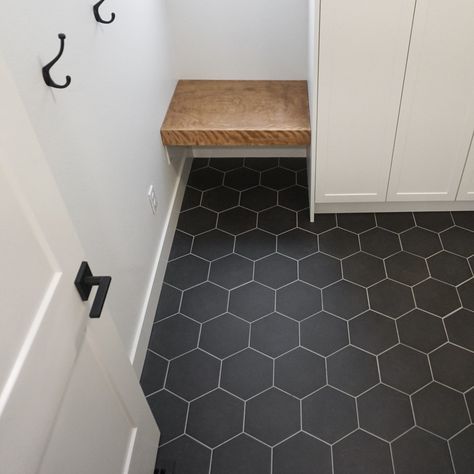 Black Honeycomb Tile Laundry Room, Black Mudroom Floor Tile, Black Hexagon Tile Mudroom, Hexagon Tiles Entryway, Mudroom Tile Floor Ideas Modern, Black Floor Tile Laundry Room, Black Hexagon Tile Floor Laundry Room, Hexagon Tile Mudroom Floor, Laundryroom Tile Floor Ideas