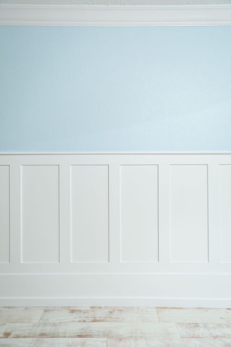 Light Blue Wainscoting Bedroom, Wainscoting Beach House, Wainscoting Open Floor Plan, White Wainscoting Blue Walls, Coastal Wainscoting Ideas, Coastal Wainscoting, Pedia Clinic, Key West Style Homes, Light Blue Rooms