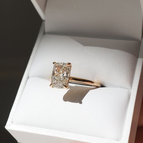 ✦ The Ring Shown in the Picture Holds a Beautiful 1.5 CT Elongated Cushion Cut G-Color, VS1-Clarity CVD Lab Grown Diamond. ✦ Main Stone Details✧ Type: CVD Lab Grown Diamond✧ Shape: Elongated Cushion Cut✧ Weight: 1.5 CT ✧ Color: G✧ Clarity: VS1✦ All the CVD Lab Grown Stones are IGI Certified and Certificate will be provided with the order.✦ Ring Details✧ Metal: Gold (10KT, 14KT, 18KT)✧ Metal Tone: Yellow, White, Rose Elongated Cushion Cut, Elongated Cushion, Cushion Cut Moissanite, Authenticity Certificate, Moissanite Engagement Ring Solitaire, Cvd Diamond, Dream Engagement, Cushion Diamond, Diamond Solitaire Engagement Ring