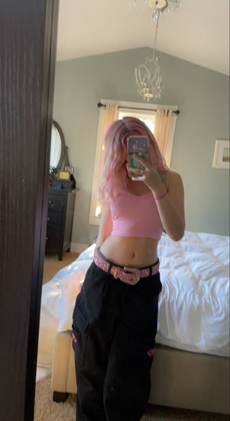 Black Cargos Pink Top, Cute Pink Streetwear Outfits, Y2k School Outfits Pink, Pink Edgy Aesthetic Outfits, Grunge Pink Aesthetic Outfits, Pink Y2k Streetwear, Edgy Pink Aesthetic Outfit, Pink Yk2 Outfits, Emo Y2k Outfits Pink