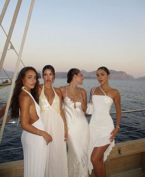 Yacht Party Outfit, Yacht Outfit, Estilo Blair Waldorf, Foto Best Friend, Girl Blogger, Makeup Outfit, Yacht Party, Shotting Photo, Euro Summer