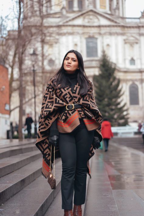 Shawl Winter Outfits, Fendi Cape Outfit, Fendi Shawl Outfit, Poncho With Dress Outfits, Fendi Poncho Outfit, Cape Shawl Outfit, How To Style Poncho, Outfits With Ponchos, Designer Scarf Outfit