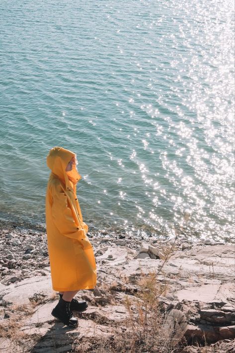 Cute Raincoat Aesthetic, Yellow Raincoat Aesthetic, Raincoat Aesthetic, Yellow Raincoat Outfit, Yellow Jellyfish, Minecraft Villager, Film Ideas, 2023 Aesthetic, Raincoat Outfit