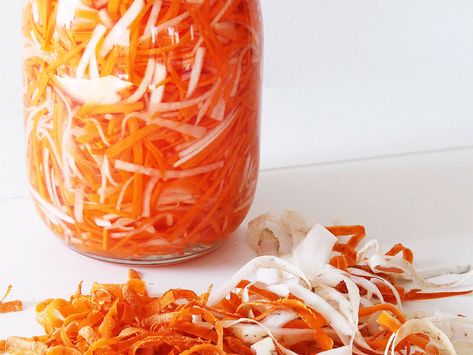 Do Chua – Vietnamese pickled daikon and carrots - 2 Hungry Birds Pickled Daikon And Carrots, Smoked Trout Salad, Pickled Daikon, Vietnamese Sandwich, Banh Mi Sandwich, Vietnamese Cuisine, Sour Taste, Banh Mi, Banana Healthy