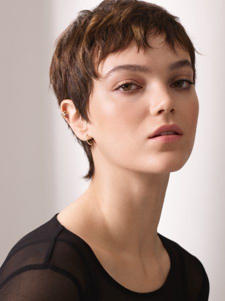 Crop Hair, Really Short Hair, Short Brown Hair, Hair Inspiration Short, Very Short Hair, Penteado Cabelo Curto, Short Pixie Haircuts, Short Hair Haircuts, Short Hair Styles Pixie