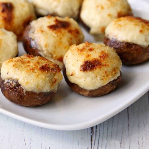 Stuffed Mushrooms Recipe - Healthy Recipes Blog Stuff Mushrooms, Keto Stuffed Mushrooms, Healthy Stuffed Mushrooms, Stuffed Mushrooms Easy, Keto Side Dishes, Yummy Casseroles, Healthy Food Blogs, Baked Chicken Breast, Low Carb Snacks