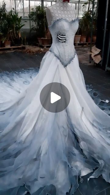 Corpse Bride Cosplay Diy, Corpse Bride Dress Diy, Corpse Bride Wedding Dress, Diy Corsets, Corpse Bride Dress, Corpse Bride Wedding, Goth Wedding Dresses, Emily Corpse Bride, Corpse Bride Costume