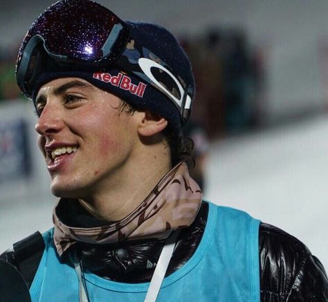 Mark Mcmorris, Snowboarding Aesthetic, Team Canada, Mountain Life, Aesthetic Guys, Bicycle Helmet, Book Aesthetic, Oakley Sunglasses, Snowboarding