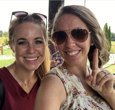 Jill Duggar is estranged from her parents. And it looks as though her sister Jana Duggar might have sided with Jim Bob and Michelle! Jana Duggar, Jill Duggar, Shane Harper, Dugger Family, Cult Leader, Jenni Rivera, Duggar Family, 19 Kids And Counting, 19 Kids