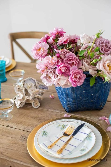 Simple Friendsgiving, Basic Table Setting, Tablescapes Autumn, Friendsgiving Ideas, Friendsgiving Decorations, Set A Table, Elegant Entertaining, Vintage Mason Jars, Glass Floats