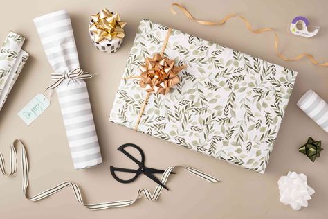 How to Wrap a Gift So It Looks Professionally Done Wrap A Gift Basket, Fold Cloth Napkins, Bag Out Of Wrapping Paper, Ways To Wrap A Gift, Make A Gift Bag, Diy Gift Bag, How To Make A Gift Bag, Japanese Gift Wrapping, Wrap A Gift