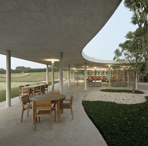 Patio Shapes, Brazil Architecture, Polished Cement, Casa Club, Cement Floors, Covered Walkway, Pavilion Design, Equestrian Center, Concrete Roof