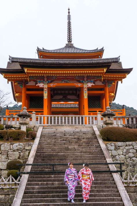 Temples In Japan, Kyoto In Spring, Traveling Japan, Kyoto Temple, Kyoto Itinerary, Kiyomizudera Temple Kyoto Japan, Kiyomizu Temple, Arashiyama Bamboo Forest, Fall Landscape Photography