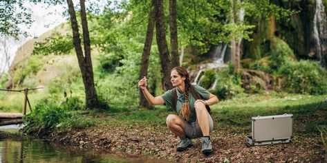 Person Crouching, Environmental Science Major, Environmental Health And Safety, Secondary School Teacher, Environmental Scientist, Wildlife Biologist, Environmental Research, Environmental Engineering, College Advice