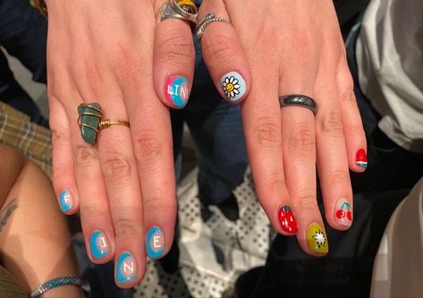 Harry Styles Nails Inspired Acrylics, Harry Styles Nails Inspired, Nails Hippie, Kiwi Nails, Nails Pink Acrylic, Harry Styles Hands, Fashion Thoughts, Harry Core, Harry Styles Nails