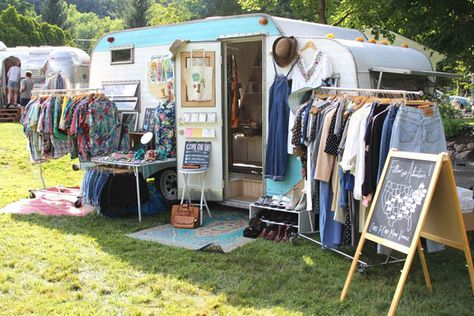 Camper Mobile Boutique, Thrift Store Trailer, Portable Boutique Trailer, Mobile Vintage Shop, Mobile Antique Shop, Pop Up Vintage Shop Display Ideas, Vintage Camper Boutique Mobile Shop, Boutique Truck Ideas Mobile Shop, Store On Wheels Mobile Boutique