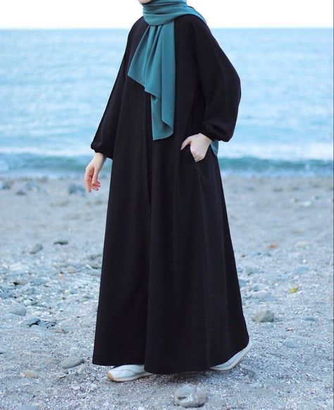 Nakab Style Black Simple, Burqa Designs Simple Black, Nakab Style Black, Abaya Designs Aesthetic, Aesthetic Abaya Designs, Borka Design Muslim Stylish, Simple Borka Design, Borkha Design Simple, Simple Burqa Design