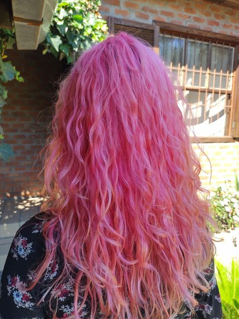 Light Pink Underdye Hair, Pink Hair Curly, Wavy Pink Hair, Curly Pink Hair, Pink Curly Hair, Long Pink Hair, Spring Hair Color, Dye My Hair, Hair Reference