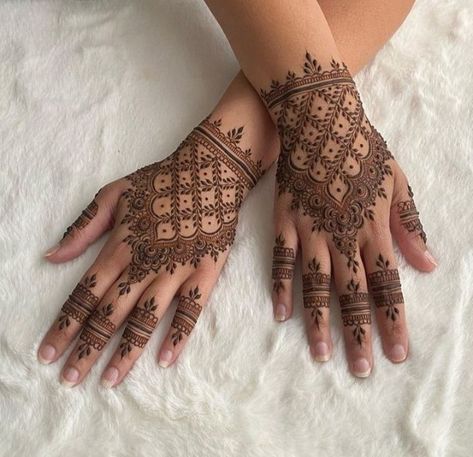 Best Henna Designs, Hina Design, Aesthetic Henna, Baby Mehndi, Cool Henna Designs, Baby Mehndi Design, Latest Arabic Mehndi Designs, Mehedi Design, Eid Mehndi