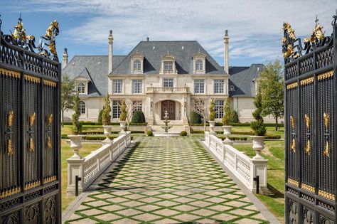 $33M Texas Mansion Proves You Should Be A Dentist #mansion #texas #33million #thewealthreport http://luxatic.com/33m-texas-mansion-proves-you-should-be-a-dentist/ Texas Mansions, French Mansion, Mansion Exterior, Dream Mansion, Mega Mansions, Fancy Houses, Modern Mansion, Expensive Houses, Mansions Luxury