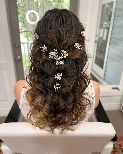 Boho half up look 🌿🕊️ Loving the added baby’s breath 🤍🤍 #bohochic #bohohairstyles #bridalhair @theveilbridalco 🌿🤍🕊️ | Instagram Curly Hairstyles Engagement, Half Up Half Down Indian Hairstyles, Indian Half Updo, Flowers In Hair Half Up Half Down, Flower Prom Hairstyles, Wedding Hair Half Up Half Down With Flowers, Hairstyles With Baby Breath Flowers, Flowers In Hairstyle, Baby’s Breath Flower Hair